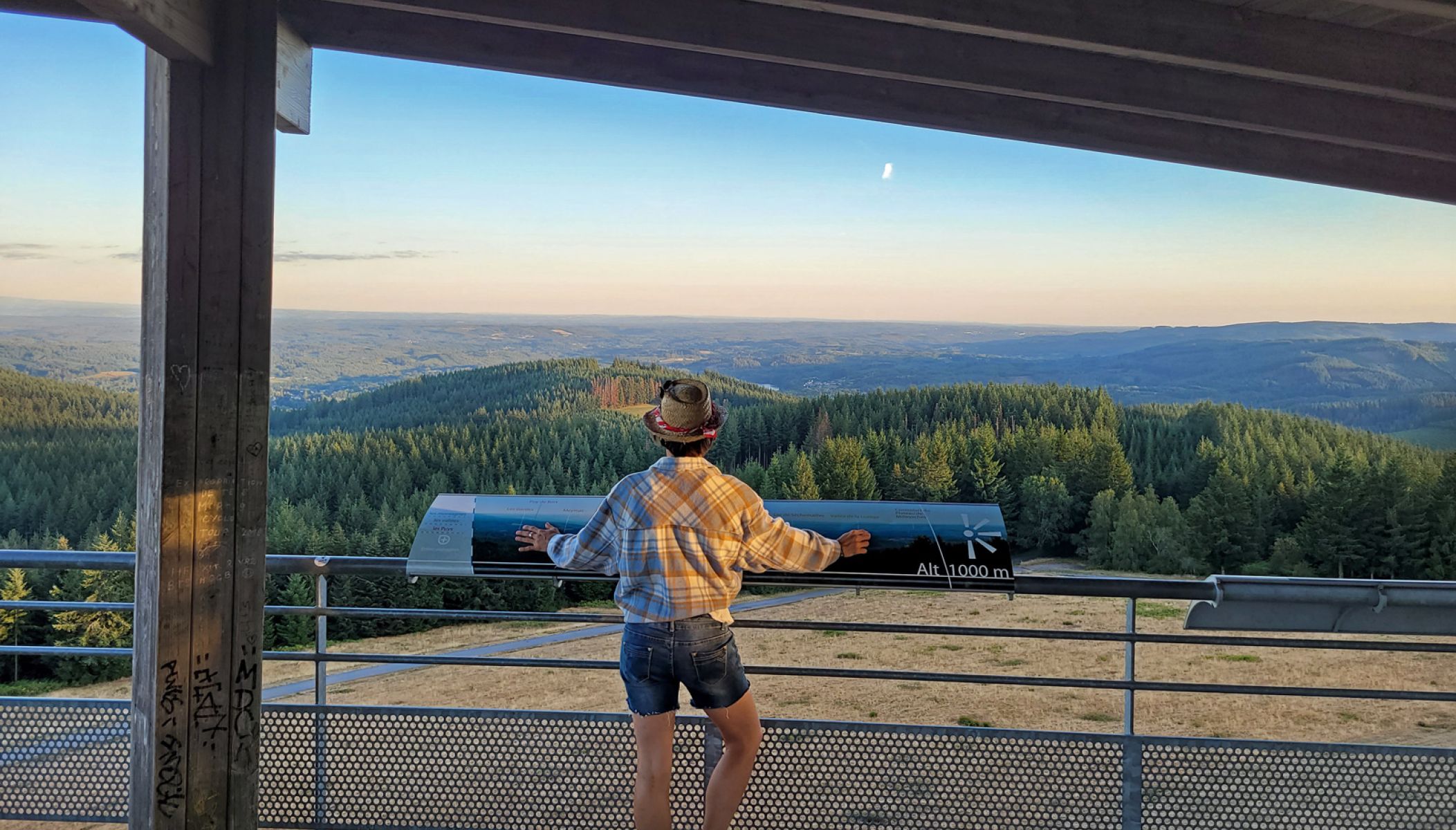 Le Mont Bessou et sa tour : le plus haut sommet de Corrèze !