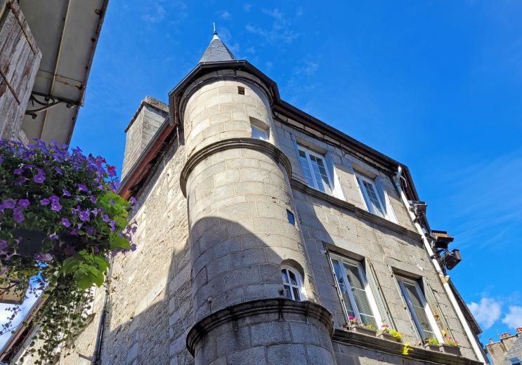 Visit Ussel, the city of the Ventadour